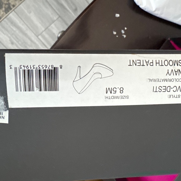 Vince Camuto Heel (worn once) - Picture 6 of 6